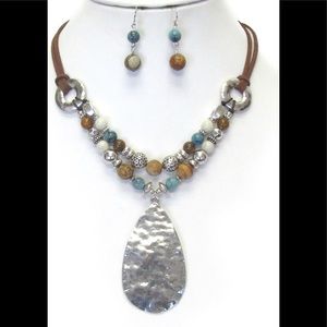 Tear drop hammered pendant necklace and earrings